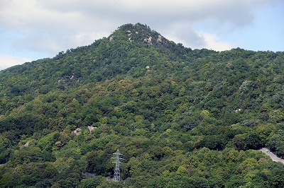 フォレオより高尾山をのぞむ