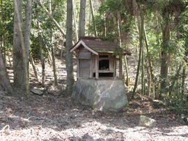 休憩所の祠